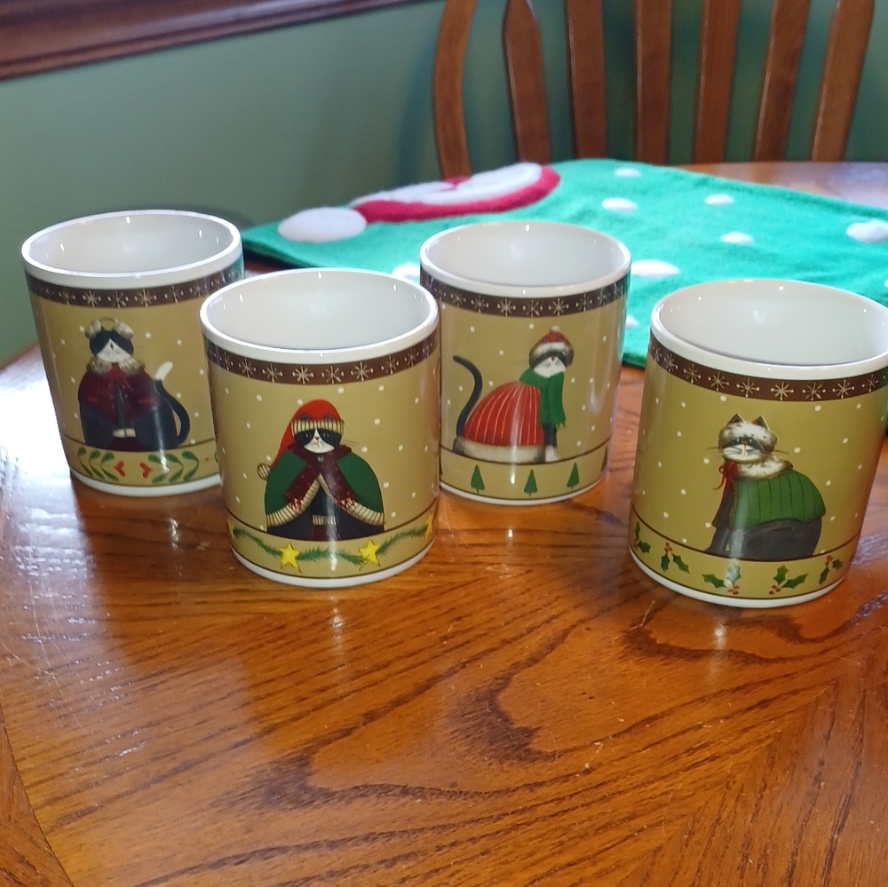 EUC Sakura Christmas Cat Themed Stoneware Mugs - Set of 4 in Box